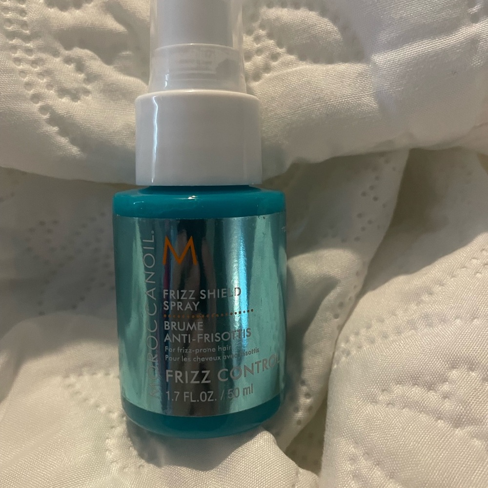 Moroccanoil Frizz Shield Spray in Teal